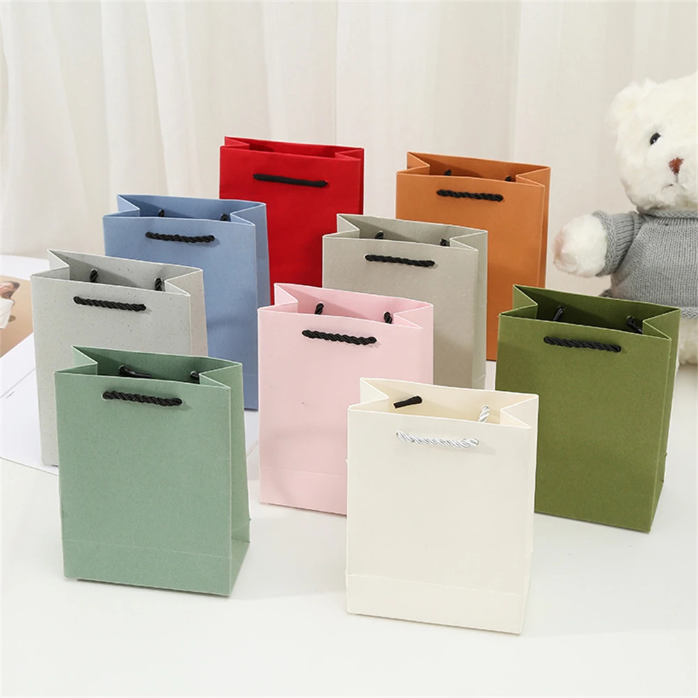 10Pcs Solid Color Gift Bags Shopping Handbag Lipstick Perfume Jewelry Gift Packaging Bag 11.5*7*15.5cm
10Pcs Solid Color Gift Bags Shopping Handbag Lipstick Perfume Jewelry Gift Packaging Bag 11.5*7*15.5cm