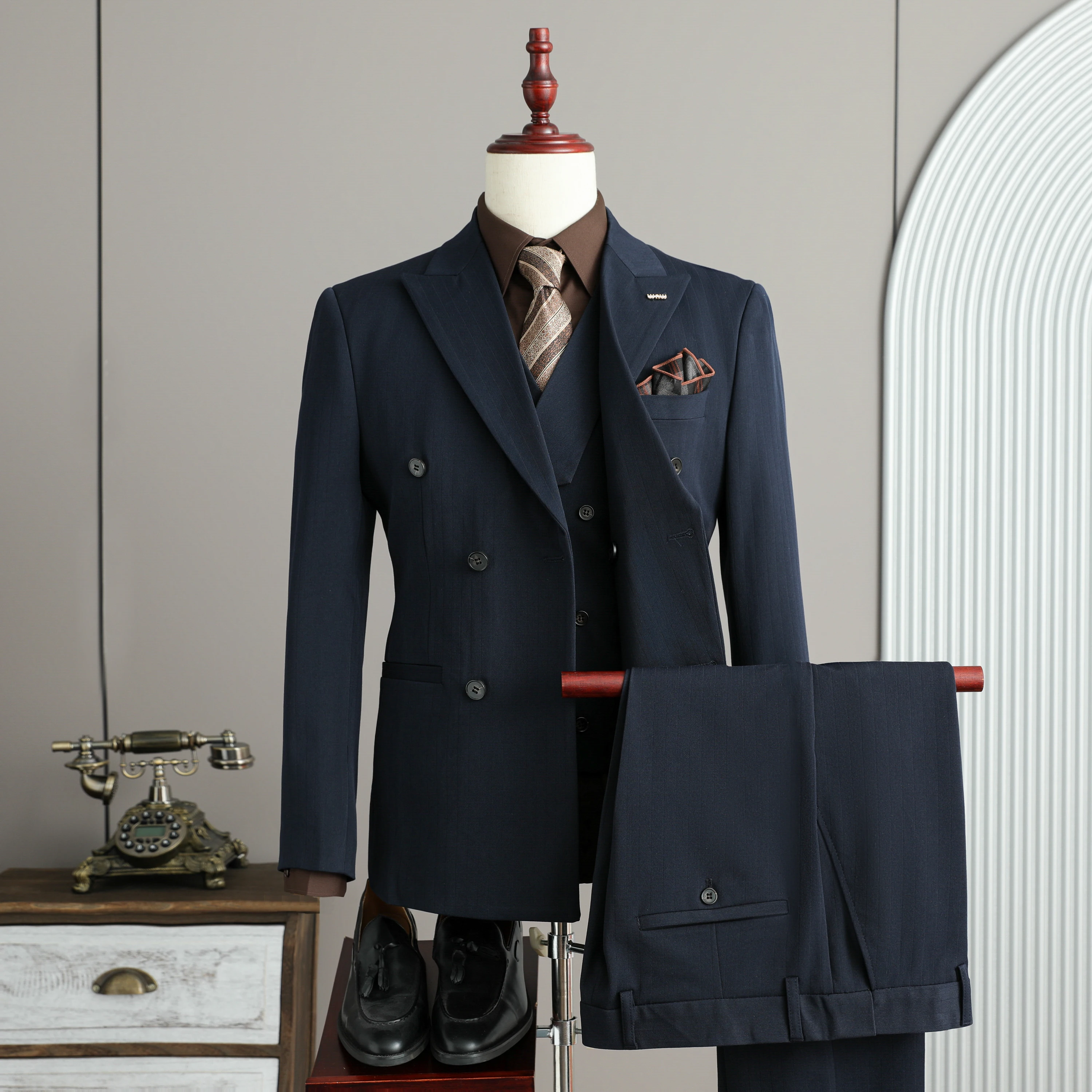 Свадебный костюм мужской Зимний мужской костюм Комплект жениха Мужской двубортный элитный деловой мужской костюм-тройка 3D пошив
Свадебный костюм мужской Зимний мужской костюм Комплект жениха Мужской двубортный элитный деловой мужской костюм-тройка 3D пошив