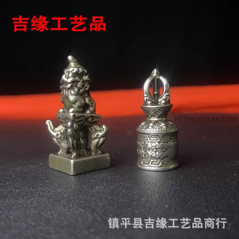 Lion Seal Tibetan Small Seal Nepalese Tibetan Style Hammered Engraved Four-Pronged Iron Scorpion Pendant Decoration
Lion Seal Tibetan Small Seal Nepalese Tibetan Style Hammered Engraved Four-Pronged Iron Scorpion Pendant Decoration
