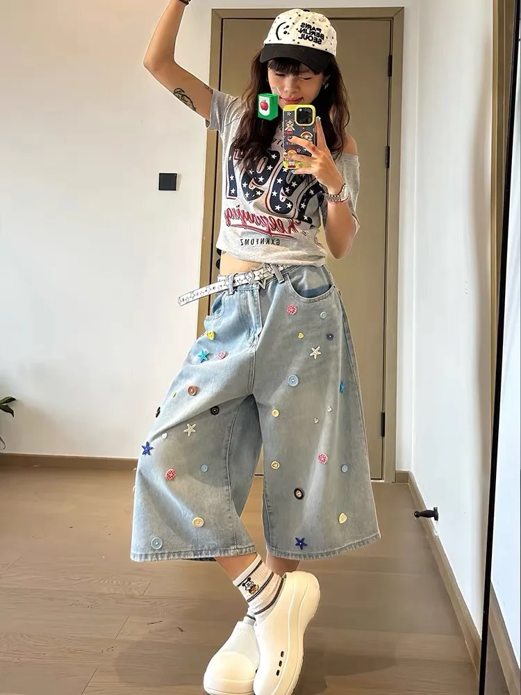 Американские ретро цветные джинсовые джинсы на пуговицах, мужские повседневные широкие брюки до середины икры, летний дизайн, свободный крой с высокой талией
Американские ретро цветные джинсовые джинсы на пуговицах, мужские повседневные широкие брюки до середины икры, летний дизайн, свободный крой с высокой талией