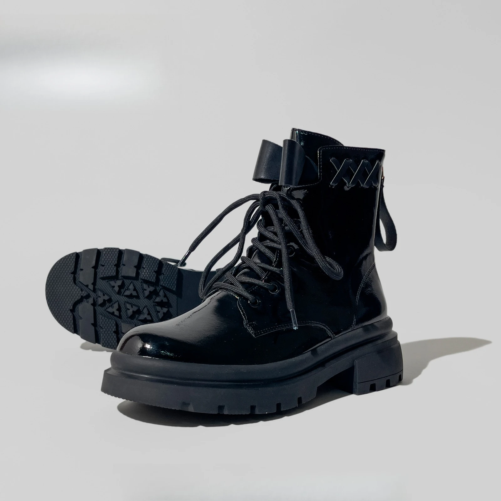 Thick Sole Round Toe Bowknot Short Boots 2025 New Street Punk Rock Lace Up Motorcycle Boots British Style Fashion Women Zip Shoe
Thick Sole Round Toe Bowknot Short Boots 2025 New Street Punk Rock Lace Up Motorcycle Boots British Style Fashion Women Zip Shoe