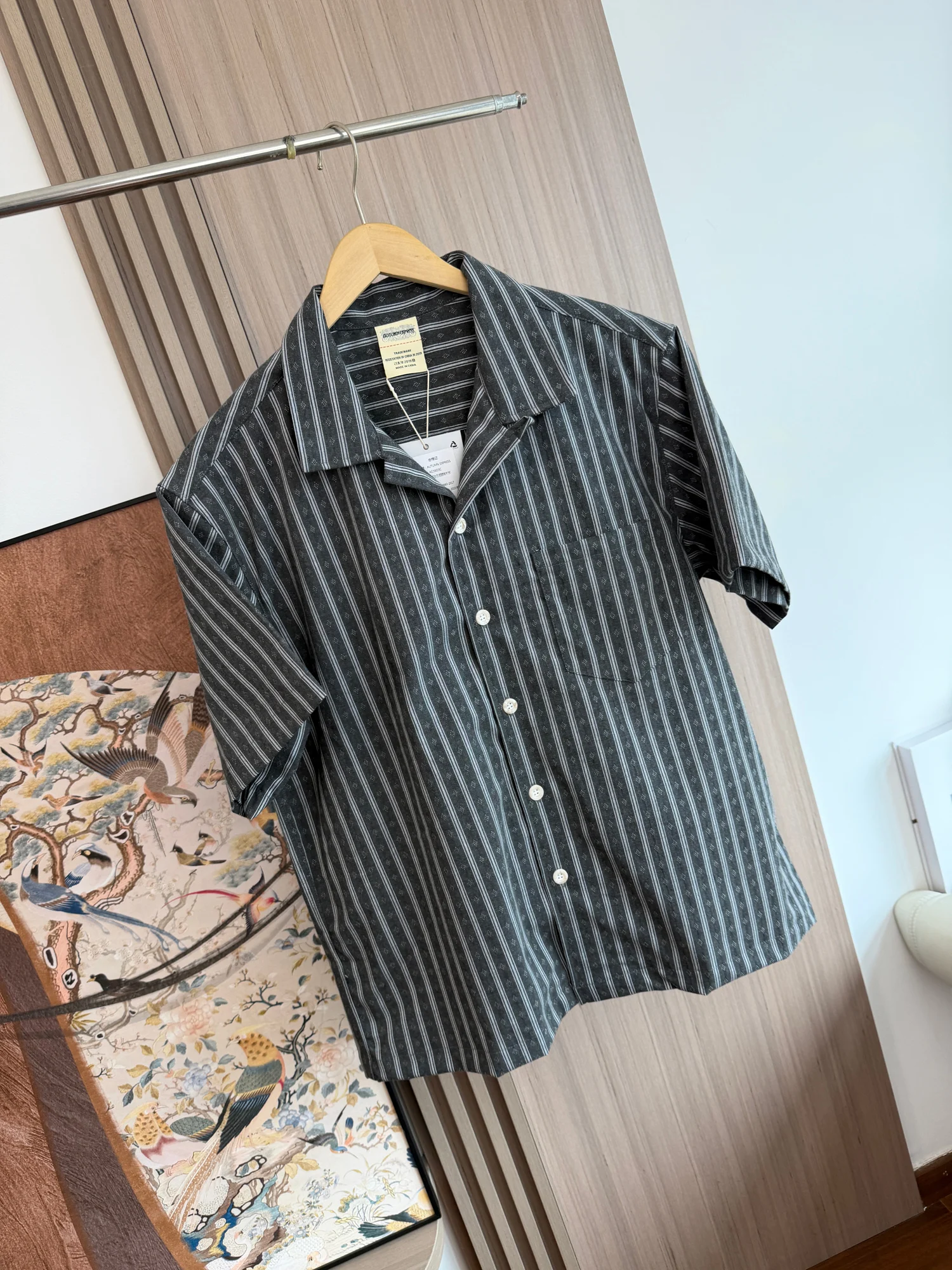 Retro American Style Cuban Collar Stripe Shirt Men's Summer Anti-Wrinkle Loose Casual Short Sleeve Classic Fashion
Retro American Style Cuban Collar Stripe Shirt Men's Summer Anti-Wrinkle Loose Casual Short Sleeve Classic Fashion
