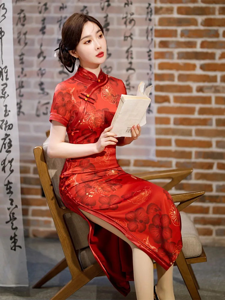 Yourqipao 2023 Summer Slim Silk Red Cheongsam Long Catwalk Banquet Vintage Qipao Chinese Style Evening Wedding Dress for Women
Yourqipao 2023 Summer Slim Silk Red Cheongsam Long Catwalk Banquet Vintage Qipao Chinese Style Evening Wedding Dress for Women