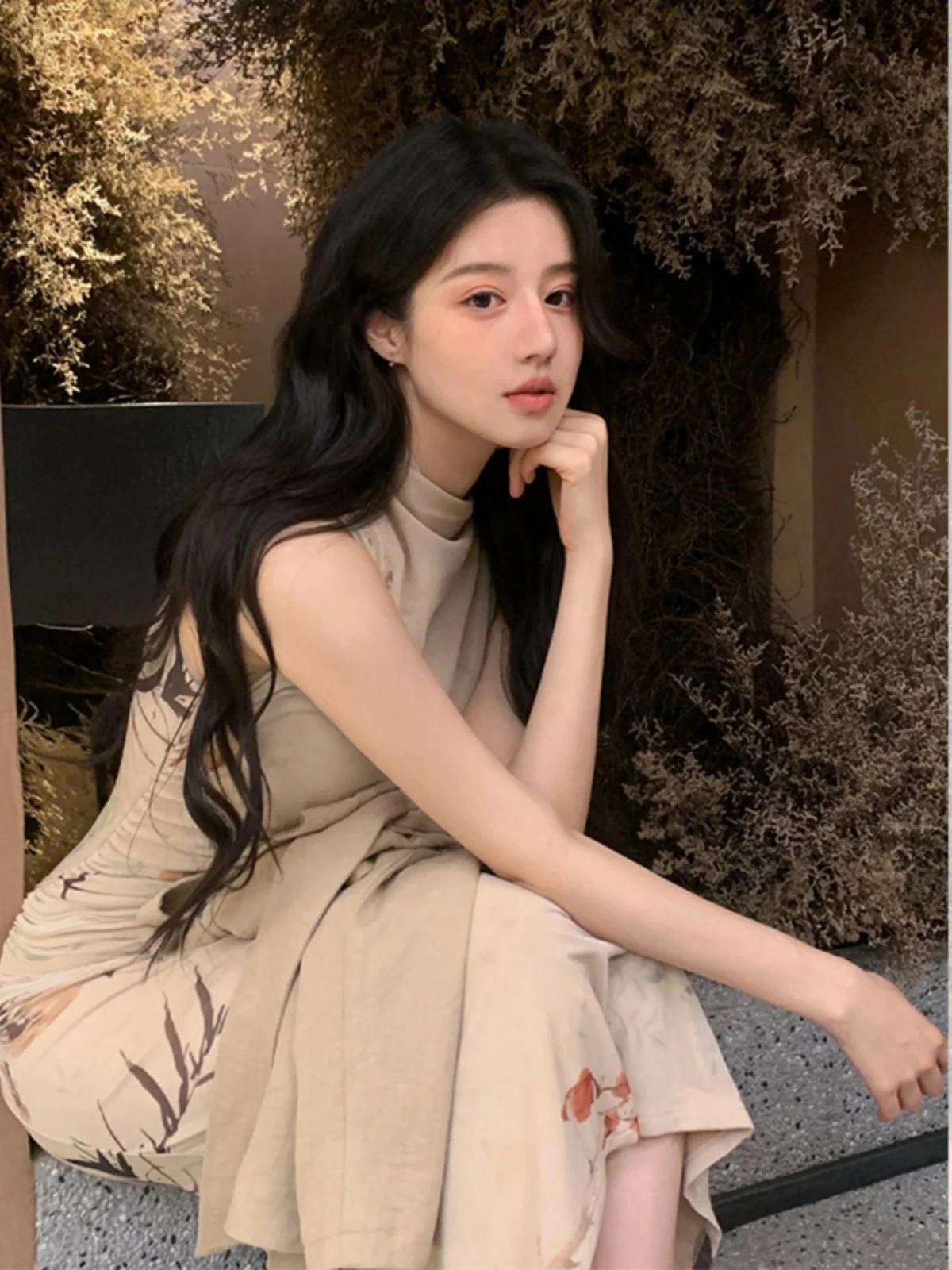 Новое китайское платье в национальном стиле с улучшенным дизайном для девочек, классическим принтом, элегантным поясом, воротником-стойкой, длинное.
Новое китайское платье в национальном стиле с улучшенным дизайном для девочек, классическим принтом, элегантным поясом, воротником-стойкой, длинное.