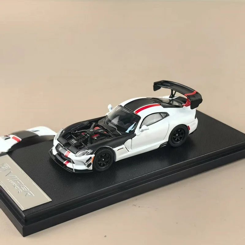 Модель Hone 1:64 Dodge Viper ACR Магнитная открытая крышка Имитационная модель автомобиля из сплава
Модель Hone 1:64 Dodge Viper ACR Магнитная открытая крышка Имитационная модель автомобиля из сплава
