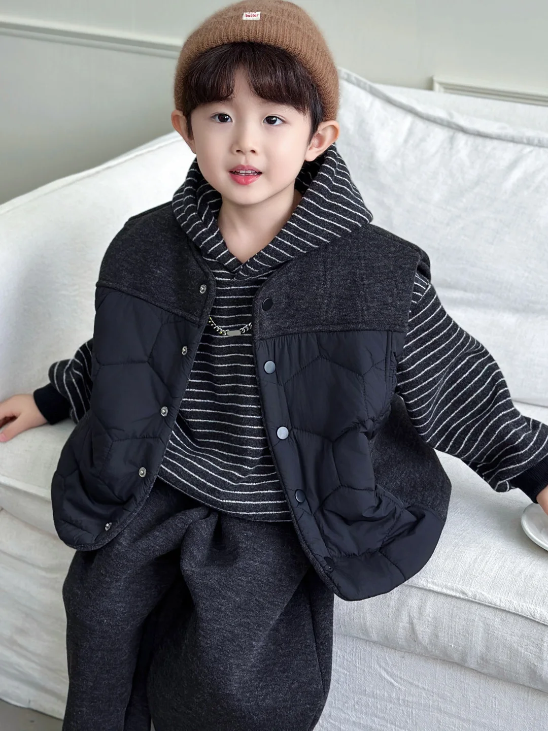 Thiened Boys' Tee-Piece Set Stripe Vest Autumn Winter Clothes Korean Sle Faionable Baby Clothes for Middle Children
Thiened Boys' Tee-Piece Set Stripe Vest Autumn Winter Clothes Korean Sle Faionable Baby Clothes for Middle Children