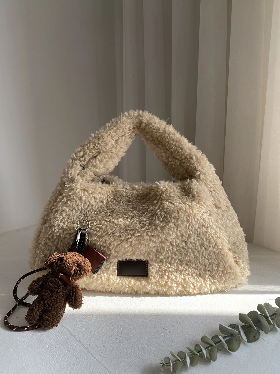 Large Capaci Thiened Lamb Fur e Handbag Women's Winter oulder Bag Underarm Crossbody Bag with Pendant
Large Capaci Thiened Lamb Fur e Handbag Women's Winter oulder Bag Underarm Crossbody Bag with Pendant