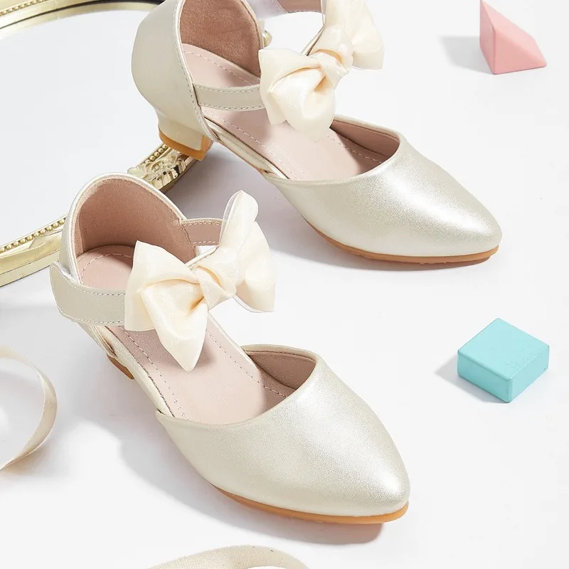Summer Girl Small-heel Hollow Princess Shoe Children Pointed-toe Bow Slip-on Sandals Kid Soft-soled Mary Jane Buckle Casual Shoe
Summer Girl Small-heel Hollow Princess Shoe Children Pointed-toe Bow Slip-on Sandals Kid Soft-soled Mary Jane Buckle Casual Shoe