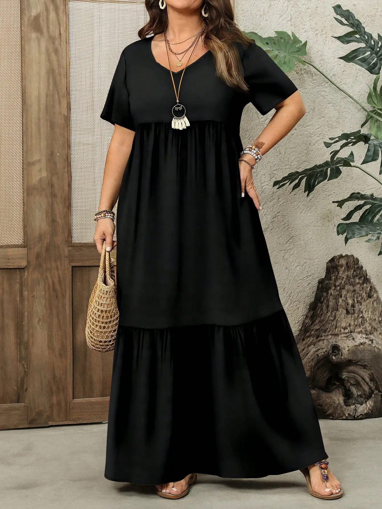 Casual Black V-Neck Short Sleeve Maxi Dress With Tiered Skirt
Casual Black V-Neck Short Sleeve Maxi Dress With Tiered Skirt