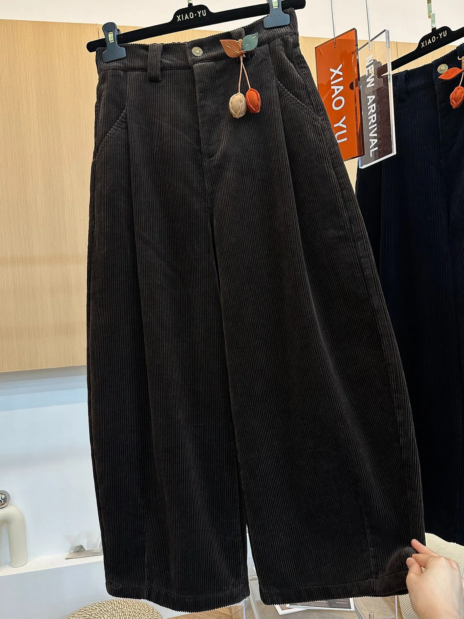 plus Size Women's Thickened Fleece Lined Corduroy Pants Autumn Winter Slimming Color Block Sweatpants High Waist Wide Leg Tro...
plus Size Women's Thickened Fleece Lined Corduroy Pants Autumn Winter Slimming Color Block Sweatpants High Waist Wide Leg Tro...