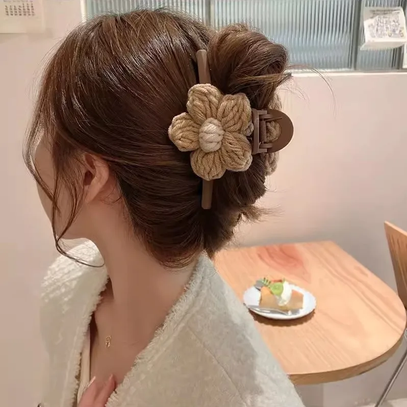 1pc Tiramisu Temperament Yarn Flower Large Elegant Women's High-end Shark Hair Claw Apparel Accessories
1pc Tiramisu Temperament Yarn Flower Large Elegant Women's High-end Shark Hair Claw Apparel Accessories