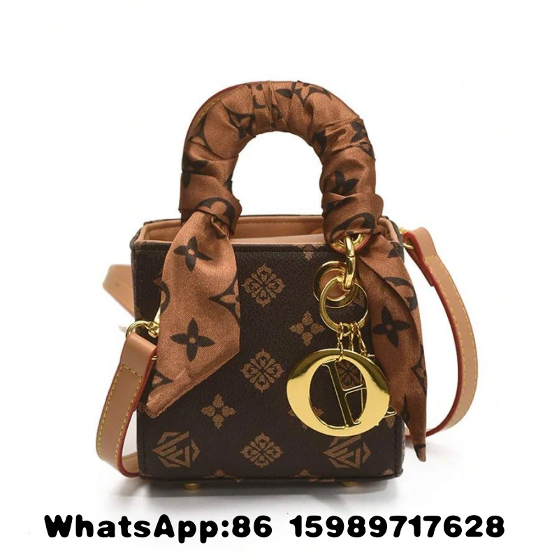 Ele Medium Size Retro Print Diana Bag Women's 2026 New Versatile Luxury Handbag oulder Crossbody Bag Casual Simple Sle
Ele Medium Size Retro Print Diana Bag Women's 2026 New Versatile Luxury Handbag oulder Crossbody Bag Casual Simple Sle