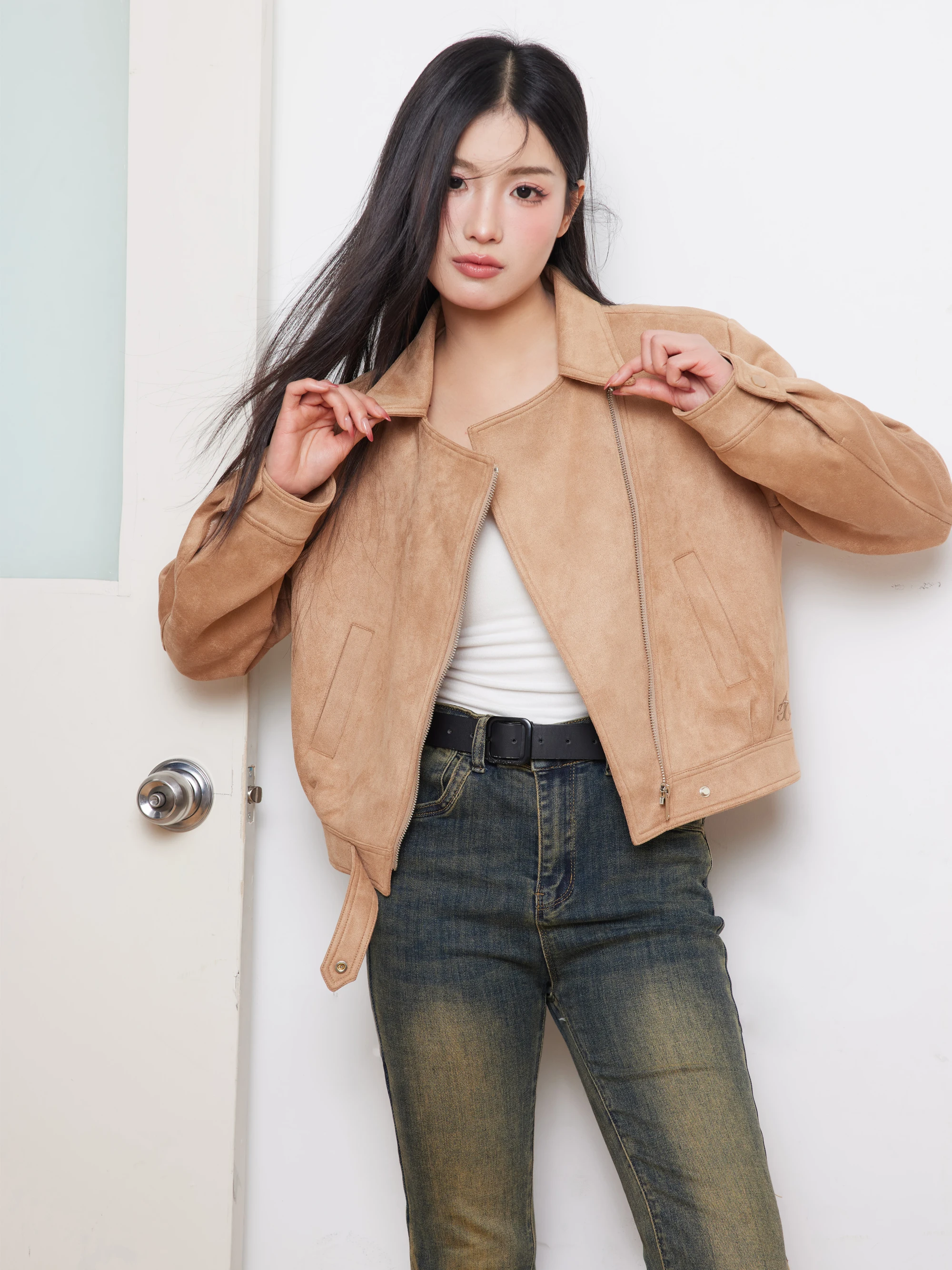 AOAOSU коричневый замшевый джет женский или американский ретро-дизайн с вышитым цветочным узором свободного покроя осенняя верхняя одежда
AOAOSU коричневый замшевый джет женский или американский ретро-дизайн с вышитым цветочным узором свободного покроя осенняя верхняя одежда