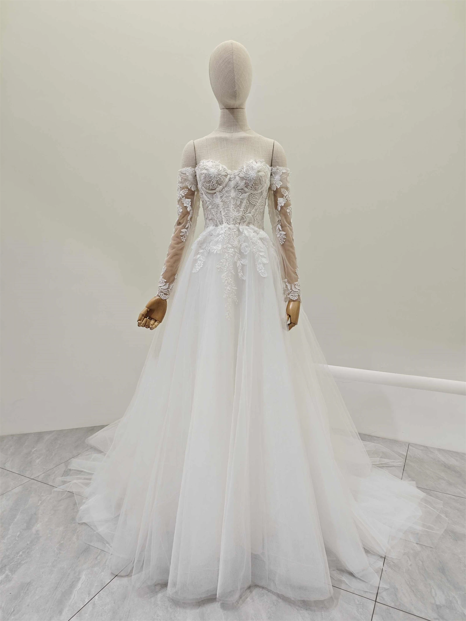 Sweetheart Neckline Long Sleeve Dress For Women Beaded Lace Mesh Bridal Gown A-Line Small Train Wedding Gown For Bride
Sweetheart Neckline Long Sleeve Dress For Women Beaded Lace Mesh Bridal Gown A-Line Small Train Wedding Gown For Bride