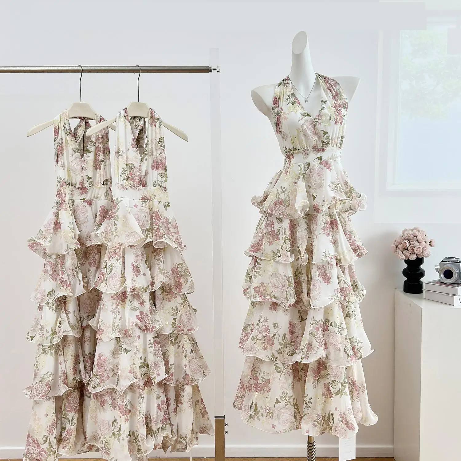 Women's Summer Sexy Halter Neck Backless Layered Ruffles Cake Dress Lady Streetwear Holiday Beach Sleevekess Floral A Line Dress
Women's Summer Sexy Halter Neck Backless Layered Ruffles Cake Dress Lady Streetwear Holiday Beach Sleevekess Floral A Line Dress