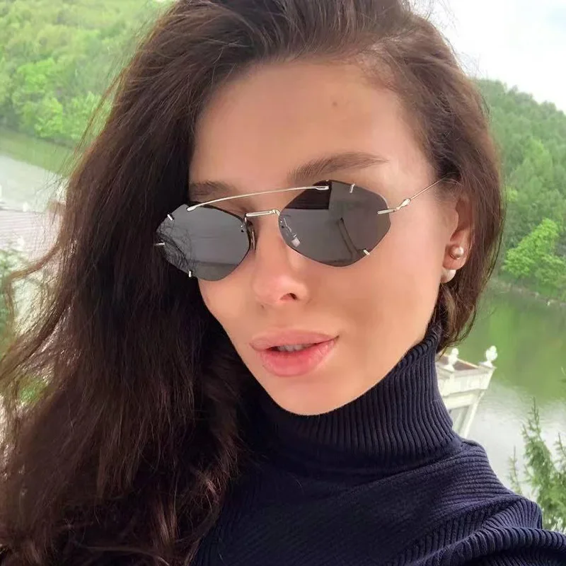 Rimless Women's Sunglasses Unisex Classic Metal Sun Glasses Ladies Travel Beach UV400 Eye Protection Lens Polygonal Eyeglasses
Rimless Women's Sunglasses Unisex Classic Metal Sun Glasses Ladies Travel Beach UV400 Eye Protection Lens Polygonal Eyeglasses