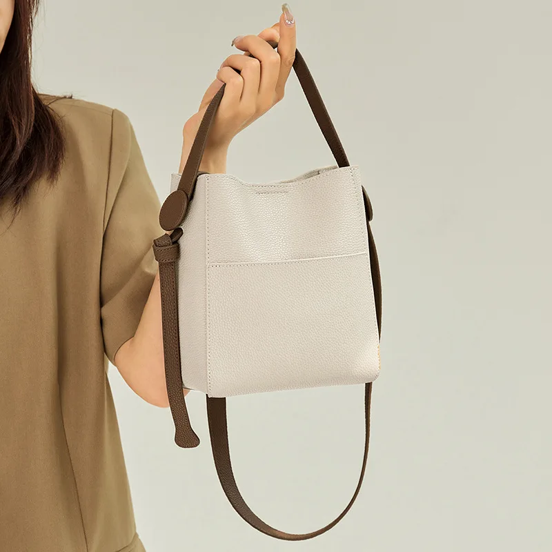 Narandu Bag 2024 New High-end Portable Bucket Bag Women's Messenger Bag Leather Women's Bag Single Shoulder
Narandu Bag 2024 New High-end Portable Bucket Bag Women's Messenger Bag Leather Women's Bag Single Shoulder