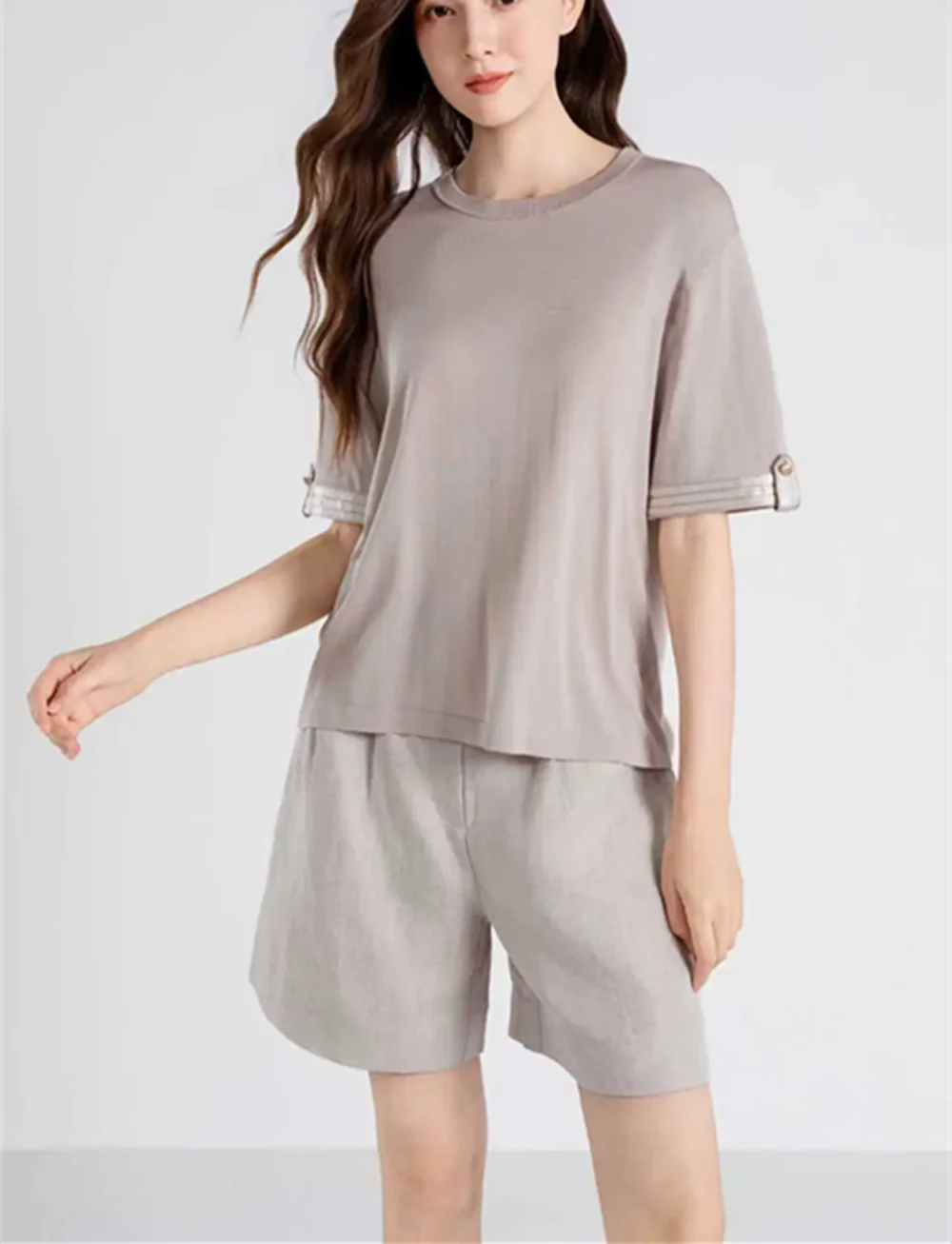 100% Silk Round-Neck Casual Short-Sleeved T-Shirt Comfortable and Versatile
100% Silk Round-Neck Casual Short-Sleeved T-Shirt Comfortable and Versatile