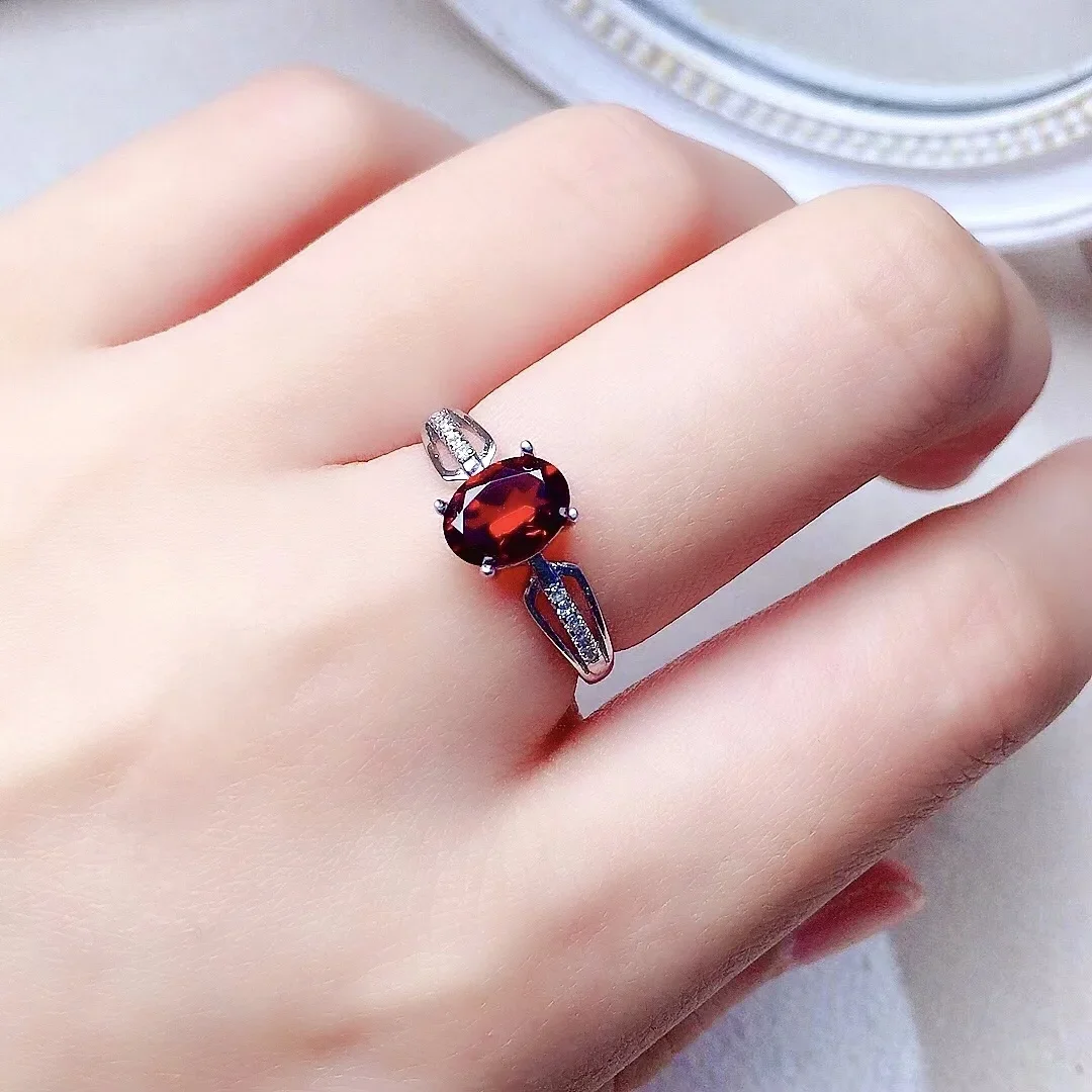 Дизайнерское стильное серебряное кольцо с гранатом для повседневного ношения 6 мм * 8 мм Серебряное кольцо с натуральным гранатом 1 карат Подарок на день рождения для женщины
Дизайнерское стильное серебряное кольцо с гранатом для повседневного ношения 6 мм * 8 мм Серебряное кольцо с натуральным гранатом 1 карат Подарок на день рождения для женщины