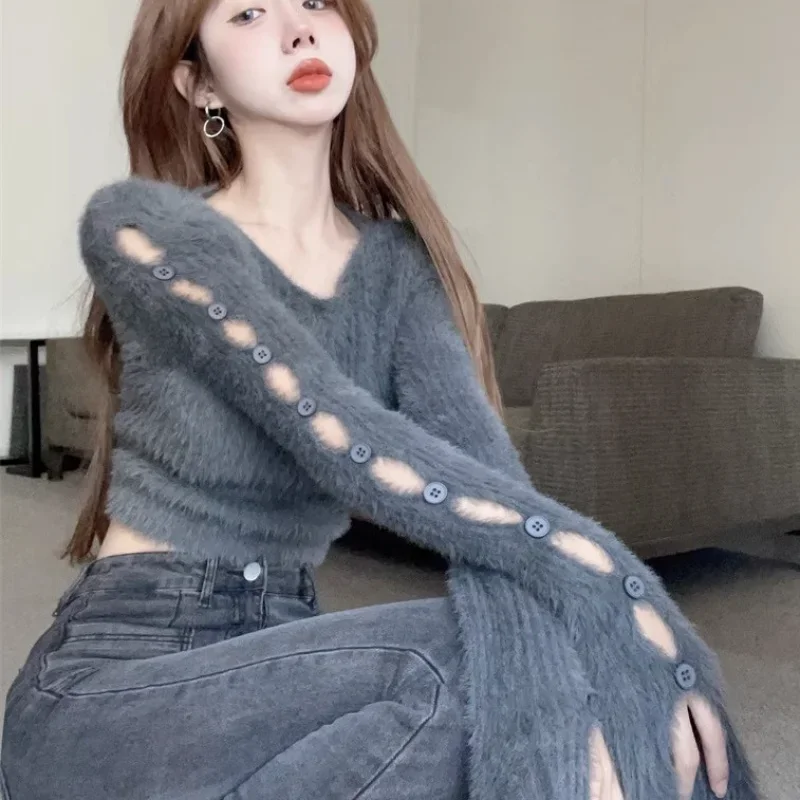 Дизайнерский вязаный свитер с пуговицами, женский весенний универсальный короткий свитер с капюшоном, верхняя женская одежда
Дизайнерский вязаный свитер с пуговицами, женский весенний универсальный короткий свитер с капюшоном, верхняя женская одежда