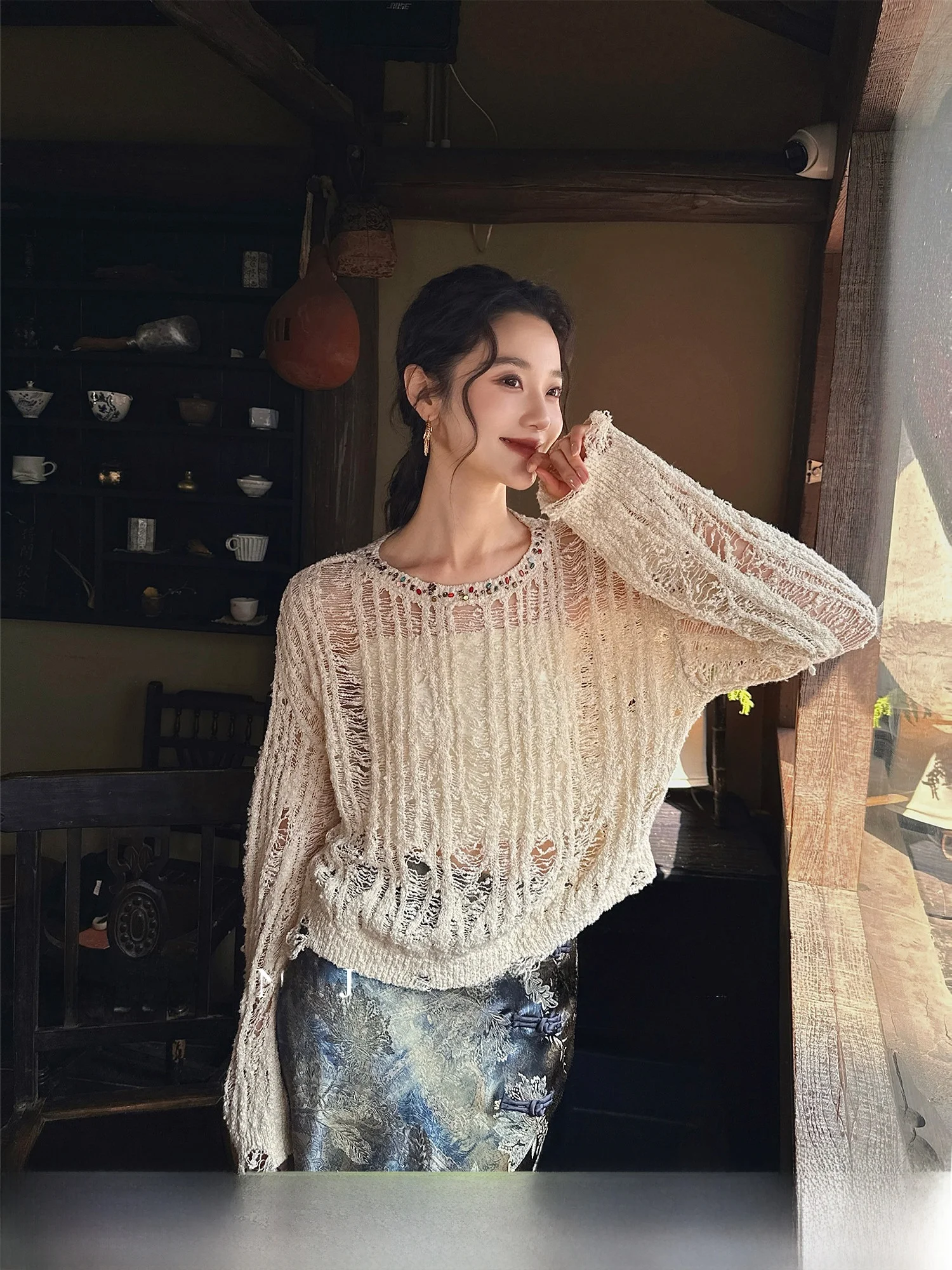 Handmade Black Flower Hollow out Short Top Bamboo Curved Design 2026 New Spring Commute Style Loose Fit Cotton Blend Knitwear
Handmade Black Flower Hollow out Short Top Bamboo Curved Design 2026 New Spring Commute Style Loose Fit Cotton Blend Knitwear