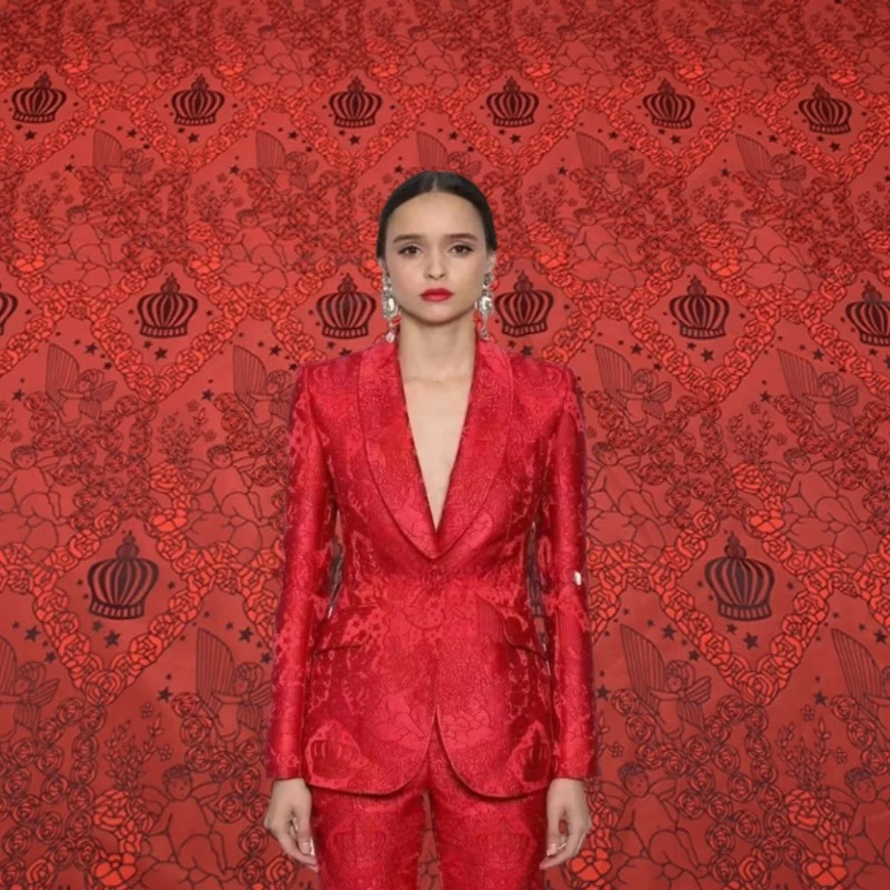 Темная жаккардовая ткань, весенне-осенний костюм, пальто, ветровка, костюм, дизайнерская ткань, модная ткань для шитья, оптовая продажа, материал
Темная жаккардовая ткань, весенне-осенний костюм, пальто, ветровка, костюм, дизайнерская ткань, модная ткань для шитья, оптовая продажа, материал