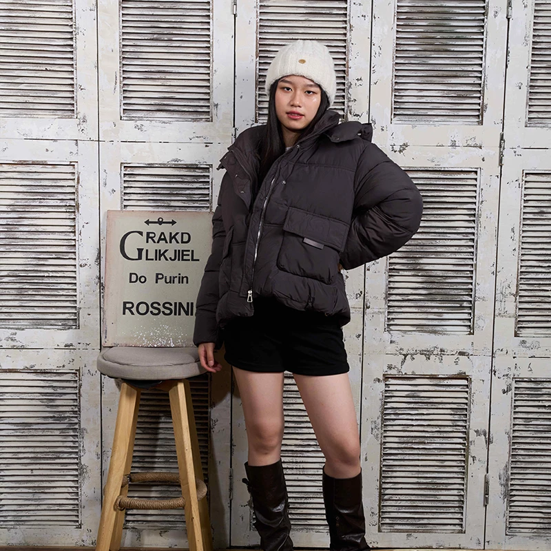 Модная короткая женская зимняя утепленная куртка-пуховик в корейском стиле, свободного кроя, на пуговицах и молнии
Модная короткая женская зимняя утепленная куртка-пуховик в корейском стиле, свободного кроя, на пуговицах и молнии