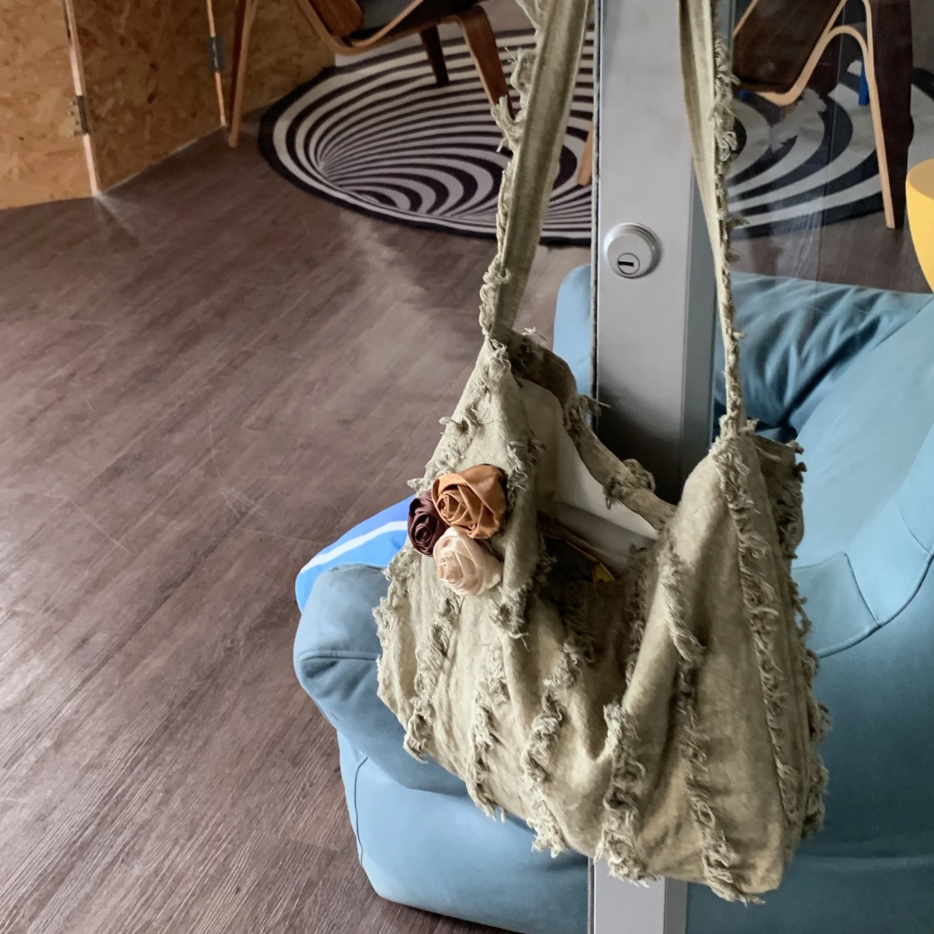 Rose S~ Vintage Flair Spring Summer Linen Embroidered Crossbody Bag Heavy Embellied Floral Tassel Single oulder Bag
Rose S~ Vintage Flair Spring Summer Linen Embroidered Crossbody Bag Heavy Embellied Floral Tassel Single oulder Bag