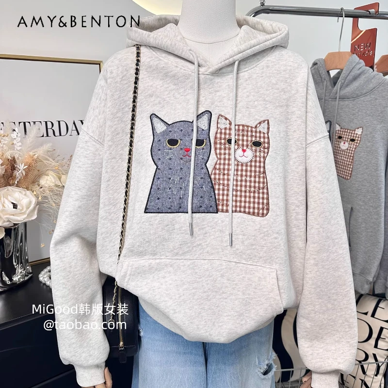 Patch Embroidery Little Cat Cartoon Hoodie Winter Korean Style Age-Reducing Jacket Fashion Loose Fleece Hooded Sweatshirt Coat
Patch Embroidery Little Cat Cartoon Hoodie Winter Korean Style Age-Reducing Jacket Fashion Loose Fleece Hooded Sweatshirt Coat