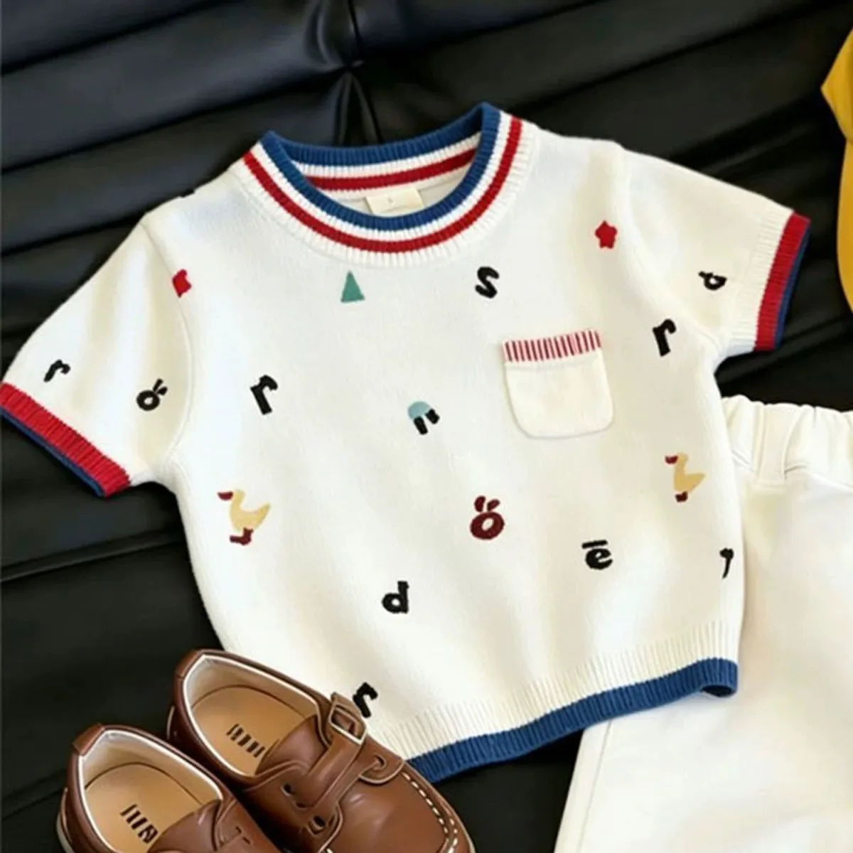 Kids Summer Set New Knitted Short Sleeve T-Shirt And Casual Shorts Two-Piece Set for Boys And Girls
Kids Summer Set New Knitted Short Sleeve T-Shirt And Casual Shorts Two-Piece Set for Boys And Girls
