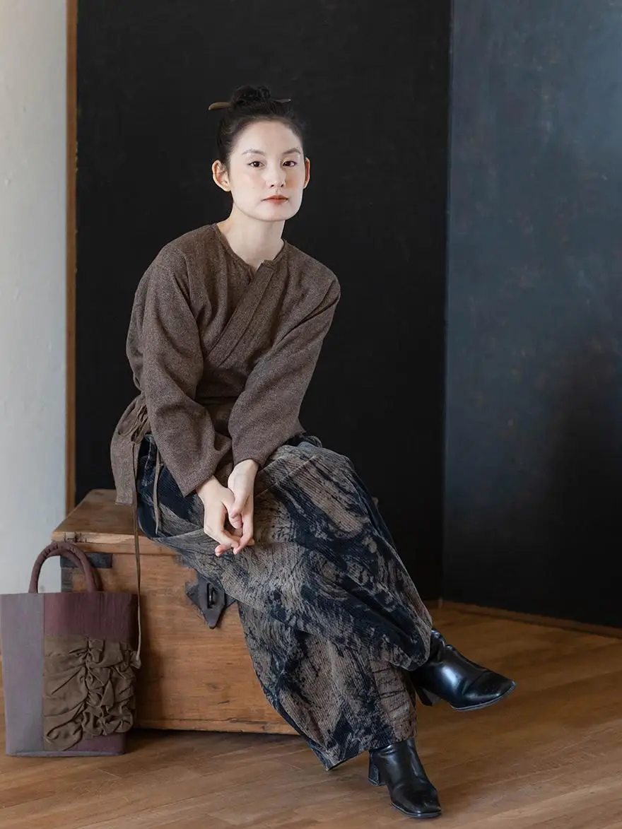 Ele Oversized Wool Blend Coat with Belt Design And Frayed Commuter Sle for Winter Season by DaZhuo
Ele Oversized Wool Blend Coat with Belt Design And Frayed Commuter Sle for Winter Season by DaZhuo