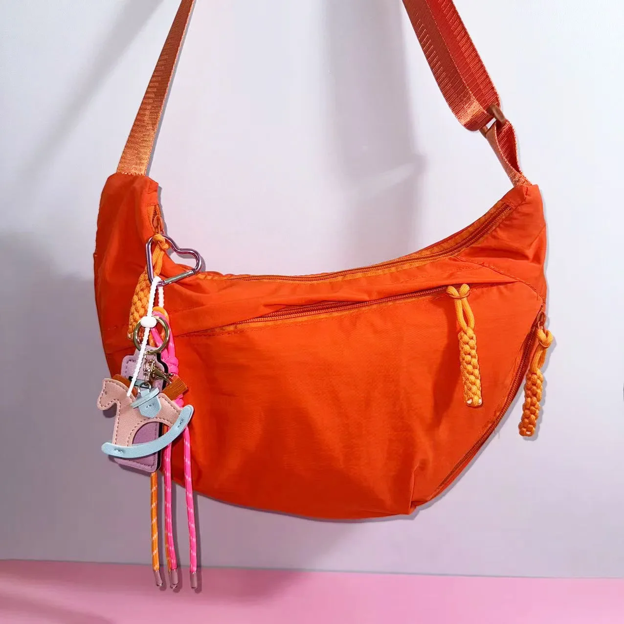 Nylon Fabric Shoulder Bag With Charms New High Capacity Women's Crossbody Messenger Bag Leisure Versatile Shoulder Hobos Bag
Nylon Fabric Shoulder Bag With Charms New High Capacity Women's Crossbody Messenger Bag Leisure Versatile Shoulder Hobos Bag