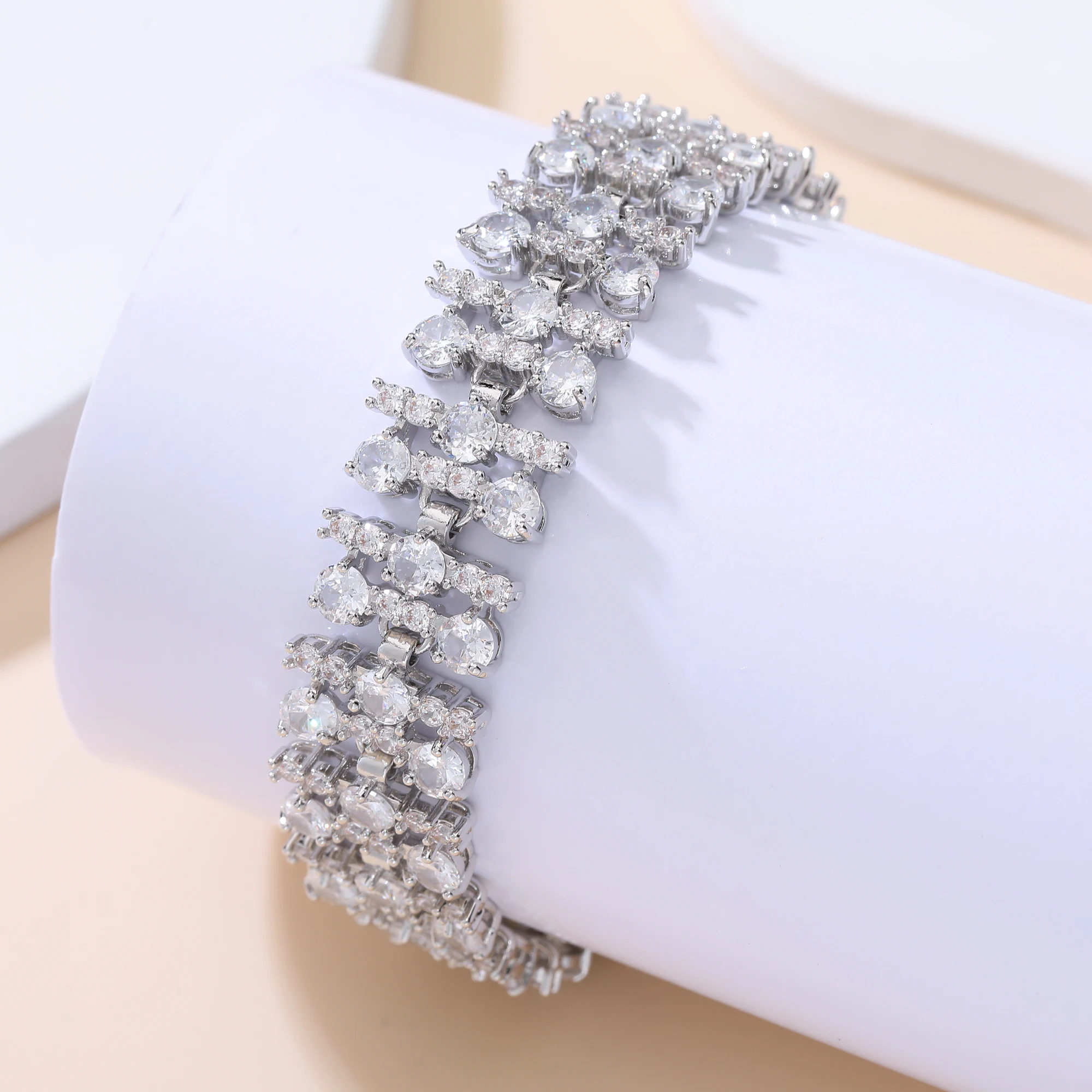 Cubic Zirconia Round Shape Stones Female Big Bracelet Bangle for Brides Wedding Party
Cubic Zirconia Round Shape Stones Female Big Bracelet Bangle for Brides Wedding Party