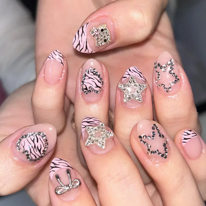 24Pcs Y2K Pink Press on Nails Zebra Pattern French Short Round False Nail for Women&Girl Removable Wearable Nail Art Daily Wear
24Pcs Y2K Pink Press on Nails Zebra Pattern French Short Round False Nail for Women&Girl Removable Wearable Nail Art Daily Wear
