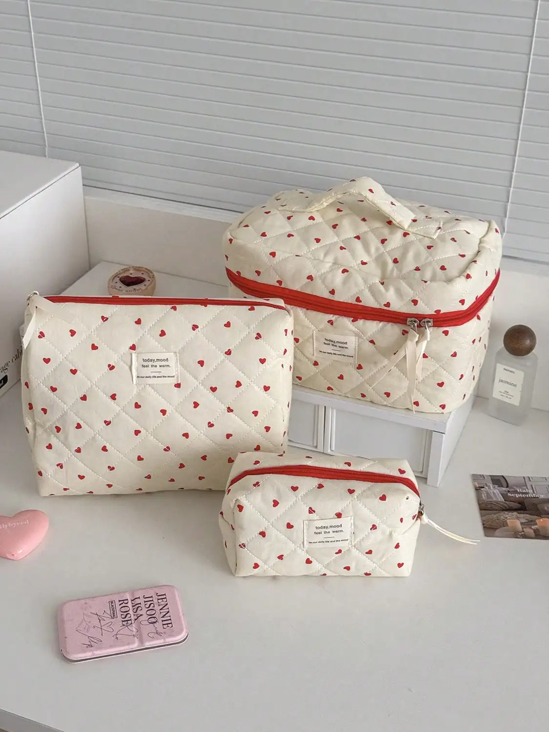 1pc/set red love quilted makeup bag, large capacity makeup bag, fashionable portable makeup bag, holiday travel makeup bag
1pc/set red love quilted makeup bag, large capacity makeup bag, fashionable portable makeup bag, holiday travel makeup bag