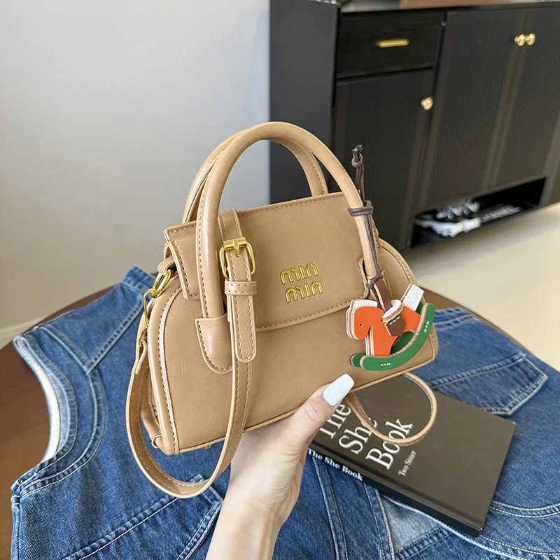 Vintage Minimalist Diaper Bags For Women Simple Luxury Leather Shoulder Bag Elegant Designer Fashionable Tote
Vintage Minimalist Diaper Bags For Women Simple Luxury Leather Shoulder Bag Elegant Designer Fashionable Tote