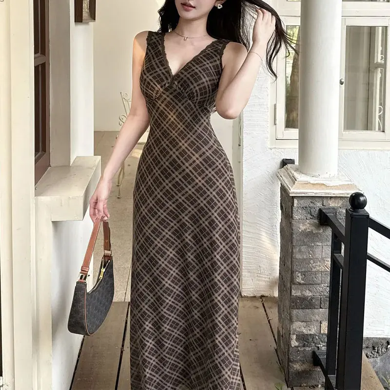 Women Dark Brown Plaid Mesh Maxi Dress Sleeveless V Neck Lace Trim Side Ruched Slim Bodycon Vintage Summer Waist Long Slip Dress
Women Dark Brown Plaid Mesh Maxi Dress Sleeveless V Neck Lace Trim Side Ruched Slim Bodycon Vintage Summer Waist Long Slip Dress