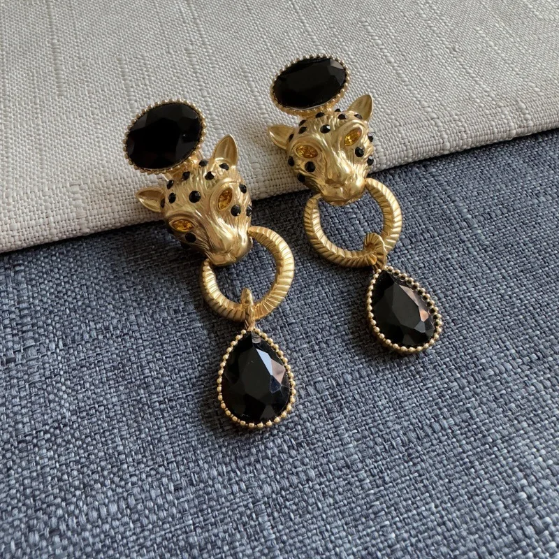 VKVVA Fashion Jewelry Vintage Brass Leopard Ring Earrings for Women Birthday Gifts, Unique Gift
VKVVA Fashion Jewelry Vintage Brass Leopard Ring Earrings for Women Birthday Gifts, Unique Gift