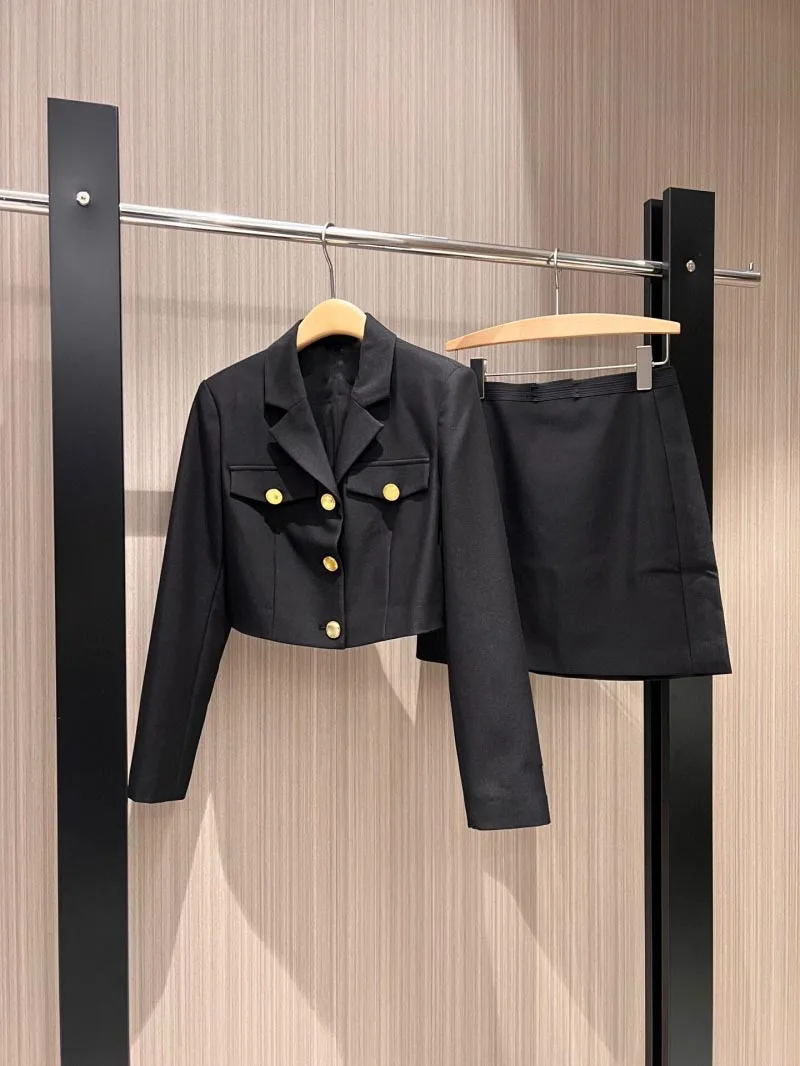 Korean style women's suit, British style, handsome and versatile, slim fit and slimming short style, two-piece small suit set
Korean style women's suit, British style, handsome and versatile, slim fit and slimming short style, two-piece small suit set