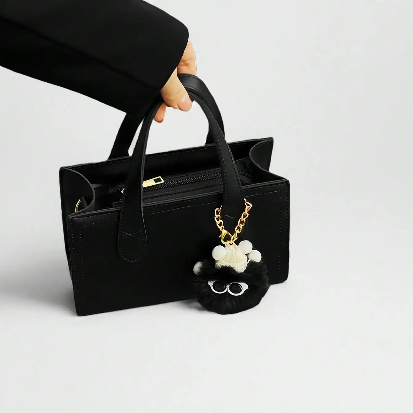 New Women's Bag 2026, New 's Bag, Autumn Vintage Versatile Niche Design Crossbody Bag, Hand-Held Small Square Bag
New Women's Bag 2026, New 's Bag, Autumn Vintage Versatile Niche Design Crossbody Bag, Hand-Held Small Square Bag