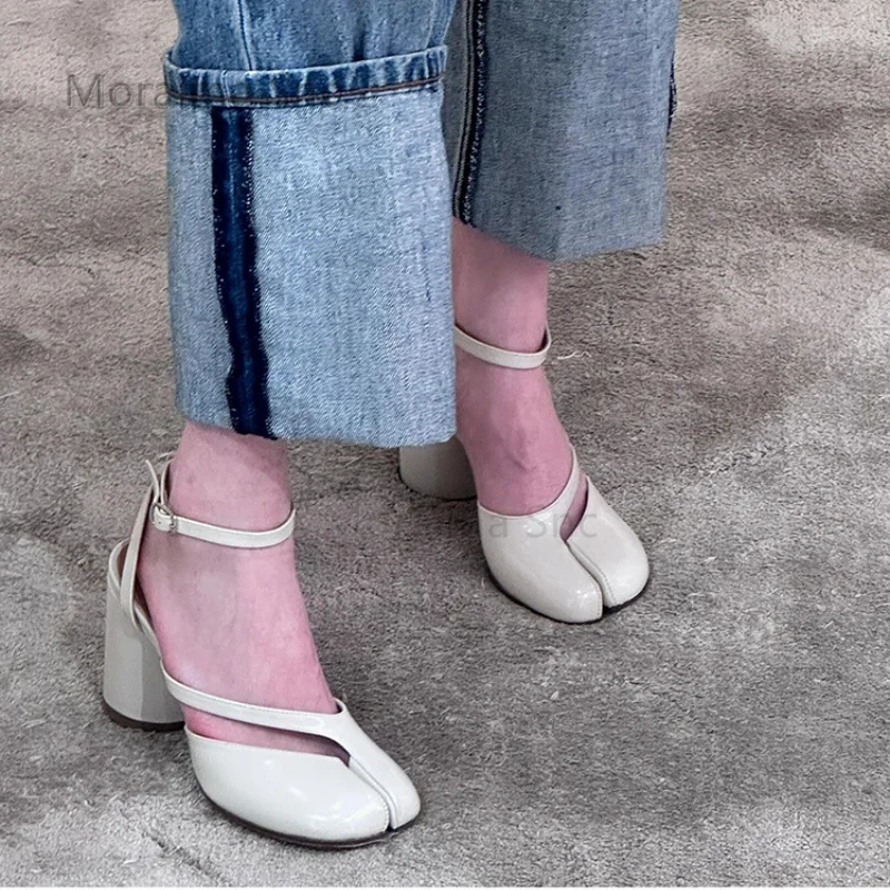 Tabi Shoes Women Split Toe Chunky High Heel Sandals Brand Design Leather White Leather Summer Cross Buckle Strap Women's Shoes
Tabi Shoes Women Split Toe Chunky High Heel Sandals Brand Design Leather White Leather Summer Cross Buckle Strap Women's Shoes