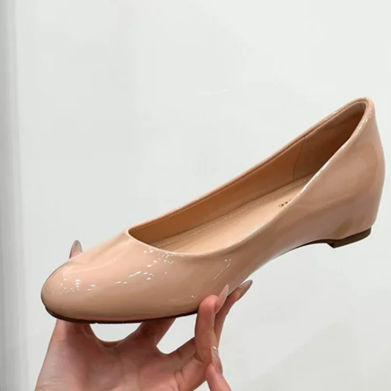 Sewing Lines Shoes for Ladies Round Toes Low Heels Patent Leather Chassure Femme Shallow Female Ballets Solid Zapatos De Mujer
Sewing Lines Shoes for Ladies Round Toes Low Heels Patent Leather Chassure Femme Shallow Female Ballets Solid Zapatos De Mujer