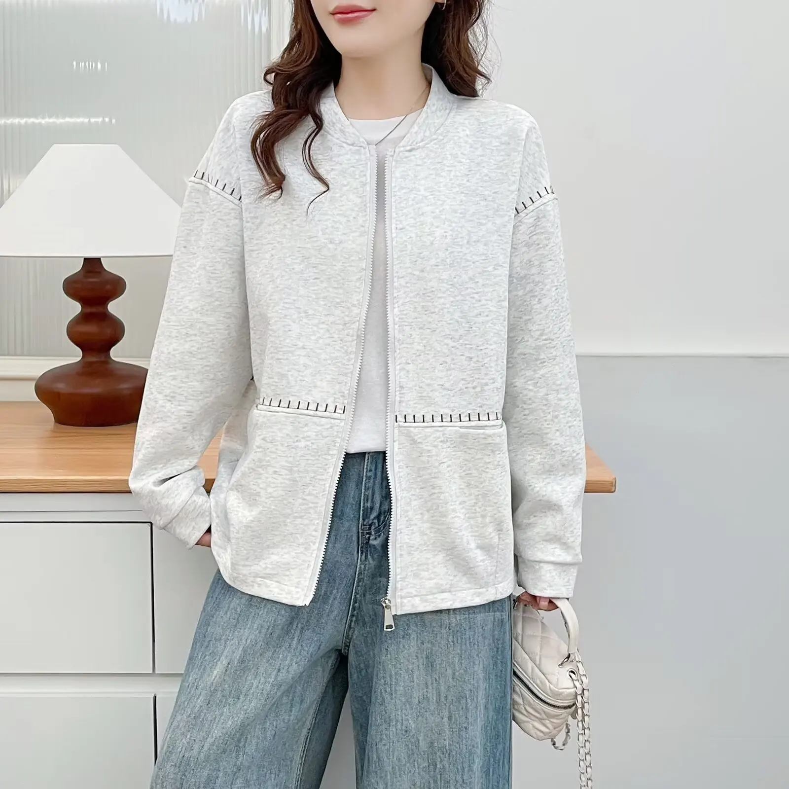 Модная женская куртка больших размеров, осень 2023, новые повседневные бейсбольные пальто с вышивкой на молнии 166
Модная женская куртка больших размеров, осень 2023, новые повседневные бейсбольные пальто с вышивкой на молнии 166