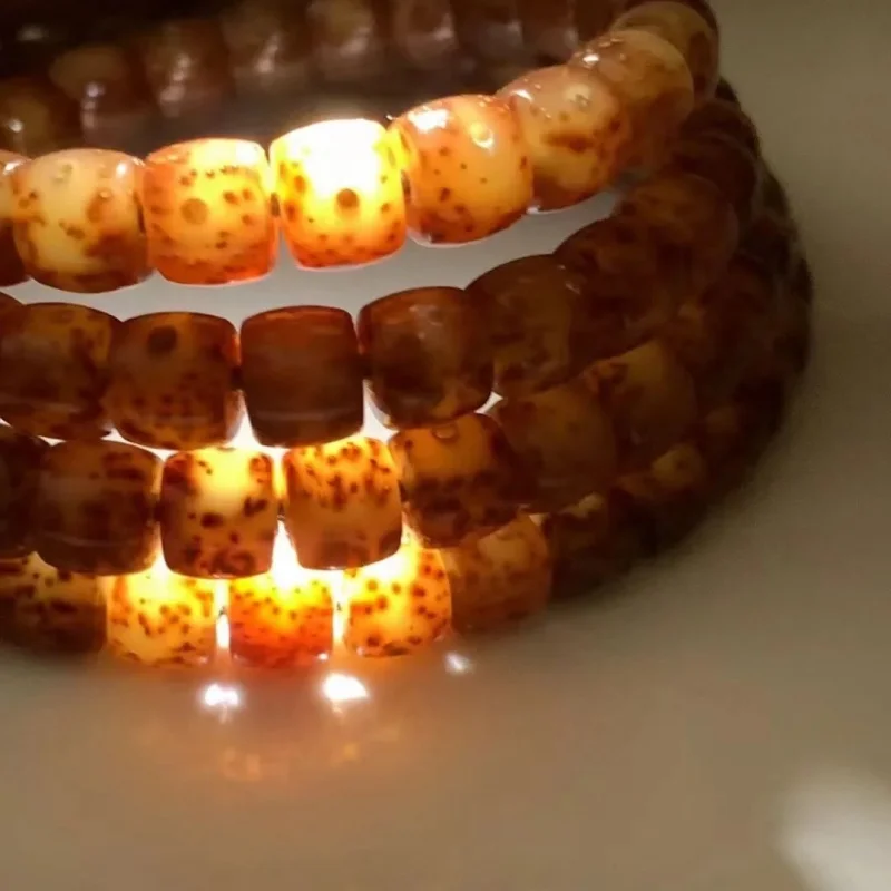 Natural material Hainan Xingyue Bodhi bracelet 108 PCs Le Rouge Perfecto old type beads
Natural material Hainan Xingyue Bodhi bracelet 108 PCs Le Rouge Perfecto old type beads