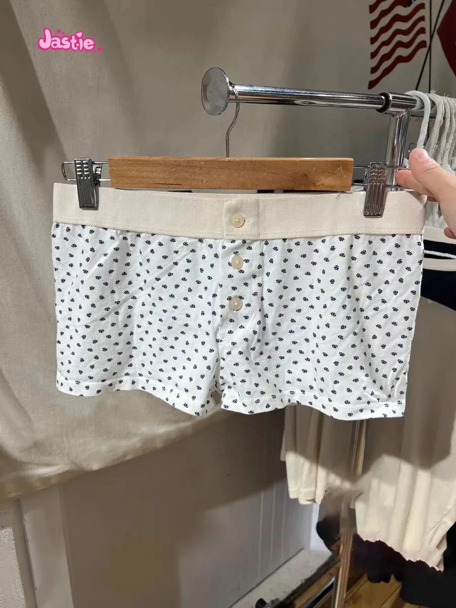 2024 New Floral Print Shorts Summer Elastic Waist Patchwork Straight Short Pant Casual Sweet Cute Cotton Home Wear Woman Pants
2024 New Floral Print Shorts Summer Elastic Waist Patchwork Straight Short Pant Casual Sweet Cute Cotton Home Wear Woman Pants