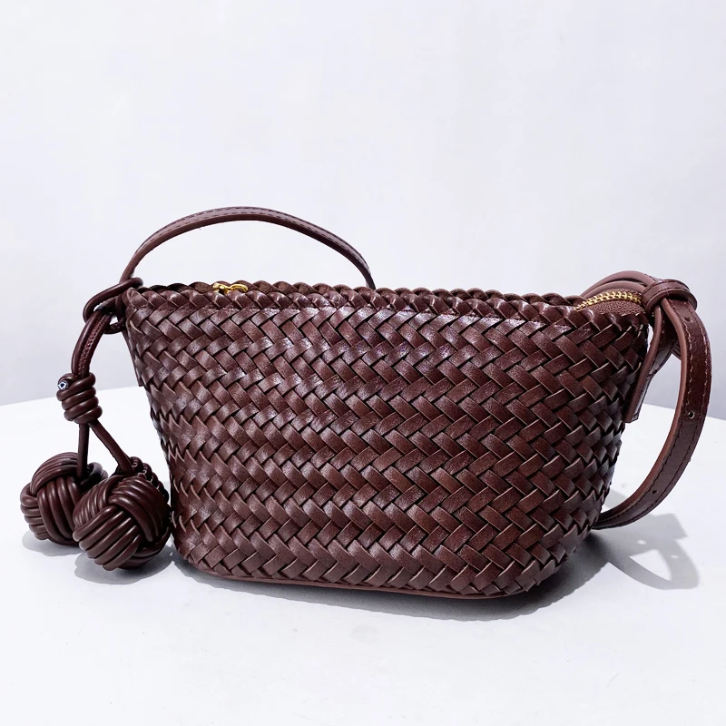 Hand Woven Small Shell Bags For Women Luxury Designer Handbag Purses 2025 New In PU Vintage Weaving Ornaments Shoulder Crossbody
Hand Woven Small Shell Bags For Women Luxury Designer Handbag Purses 2025 New In PU Vintage Weaving Ornaments Shoulder Crossbody