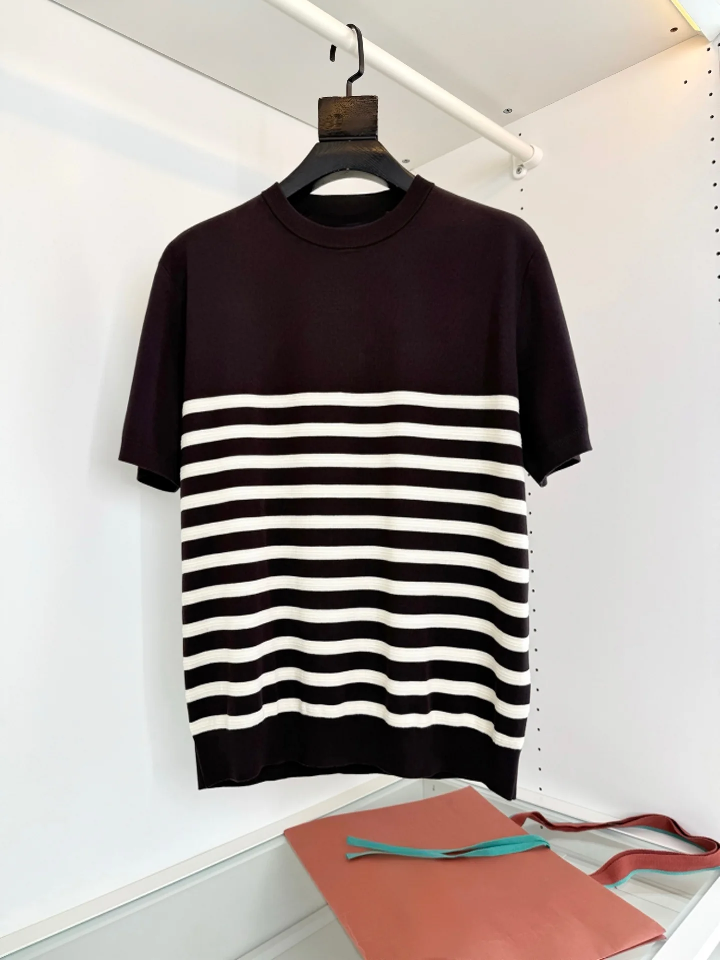Italian Style Men's Short Sleeve Knitted Ice Silk T-Shirt Slim Fit Business Casual Spring Summer Thin Shirt Striped Pattern
Italian Style Men's Short Sleeve Knitted Ice Silk T-Shirt Slim Fit Business Casual Spring Summer Thin Shirt Striped Pattern