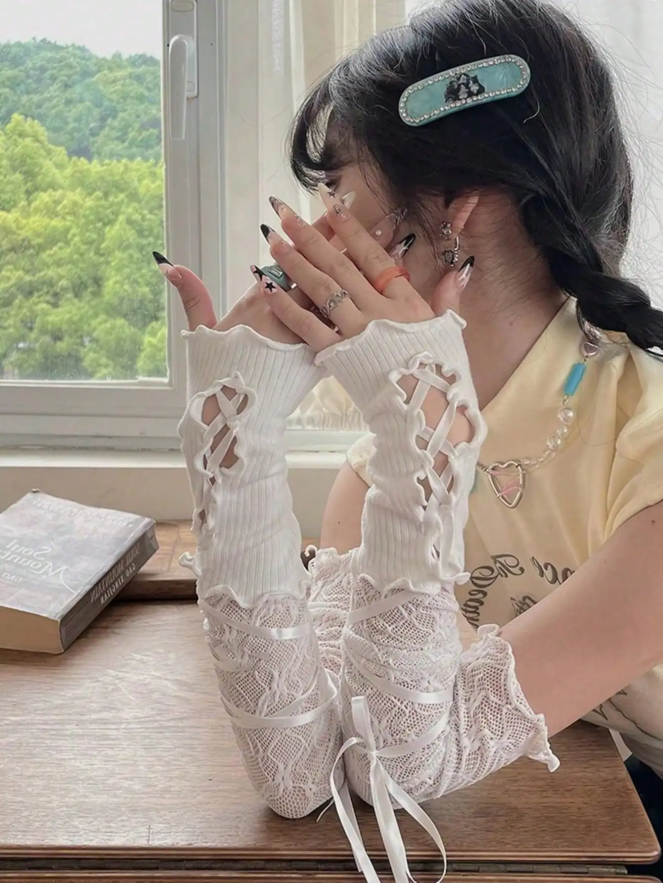 1 Pair Y2K Lace Tie Sleeve DIY Decor Short Solid Color Fingerless Cuff Sleeves, Long Sleeve, Rollable, Suitable For Christmas, Valentine's Day, Halloween And Other Occasions. Women Sleeve Cuffs.
1 Pair Y2K Lace Tie Sleeve DIY Decor Short Solid Color Fingerless Cuff Sleeves, Long Sleeve, Rollable, Suitable For Christmas, Valentine's Day, Halloween And Other Occasions. Women Sleeve Cuffs.