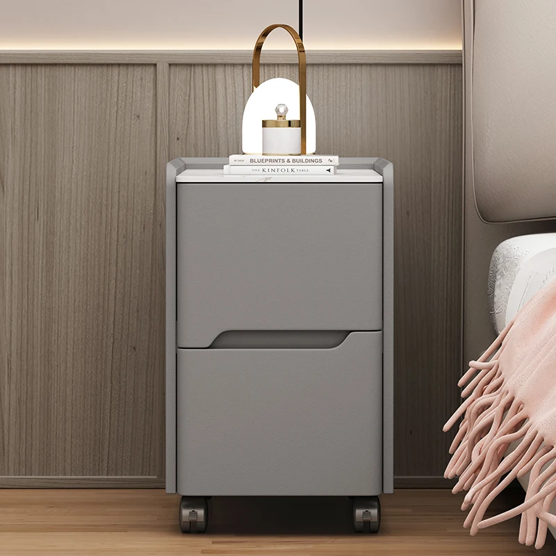 Роскошный узкий прикроватный столик, современный приставной столик из каменной плиты с подвижным роликом, многофункциональный блок для хранения в небольшой спальне
Роскошный узкий прикроватный столик, современный приставной столик из каменной плиты с подвижным роликом, многофункциональный блок для хранения в небольшой спальне