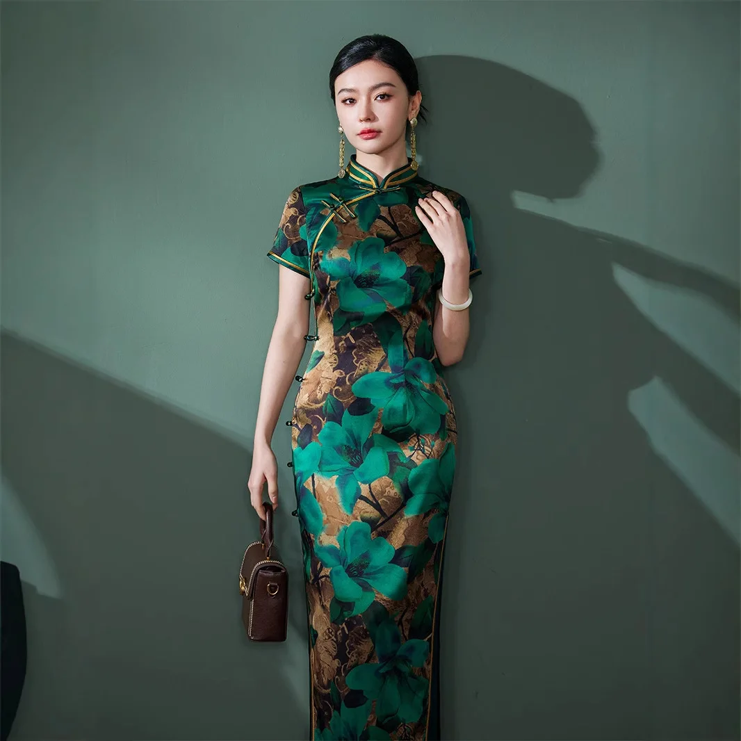 Silk Floral Traditional Vintage Modern Cheongsam Qipao Women's Green High-Grade Temperament Catwalk Long Improved Retro
Silk Floral Traditional Vintage Modern Cheongsam Qipao Women's Green High-Grade Temperament Catwalk Long Improved Retro
